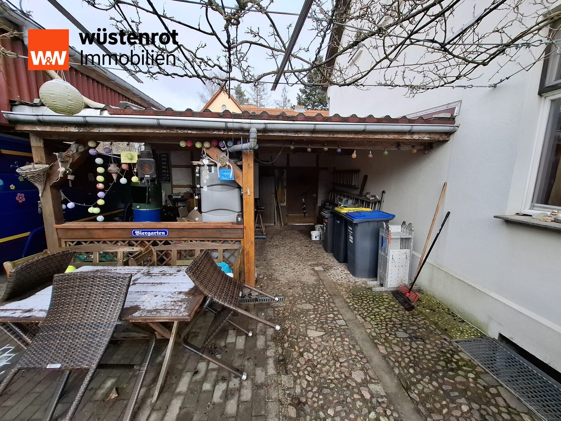 Immobilienangebot - Brandenburg an der Havel / Göttin - Alle - Eintreten & staunen: Gepflegtes Haus mit Kamin, Wintergarten, Pool, Schankstube und vielem mehr
