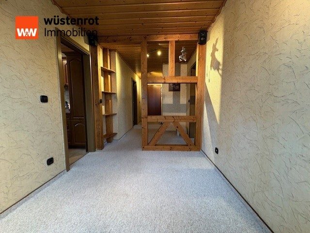 Immobilienangebot - Friolzheim - Alle - Sonnige und helle 3,5-Zimmer-Wohnung in Friolzheim mit Stellplatz und Garage