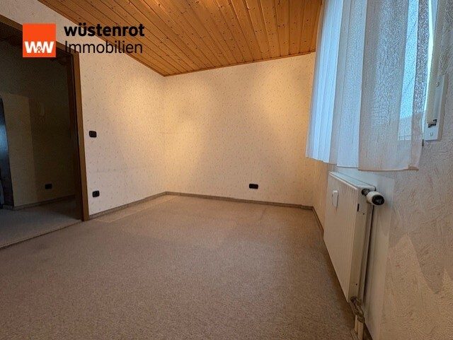 Immobilienangebot - Friolzheim - Alle - Sonnige und helle 3,5-Zimmer-Wohnung in Friolzheim mit Stellplatz und Garage