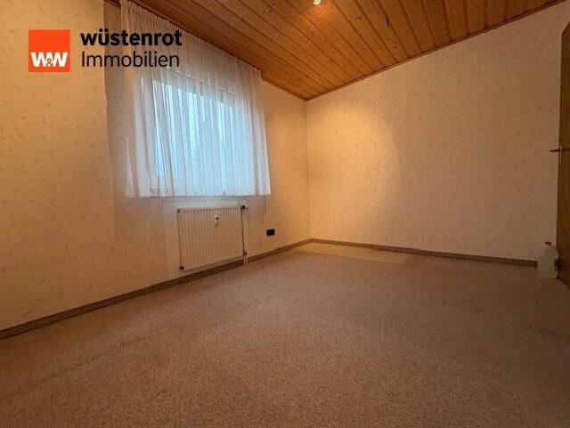 Immobilienangebot - Friolzheim - Alle - Sonnige und helle 3,5-Zimmer-Wohnung in Friolzheim mit Stellplatz und Garage