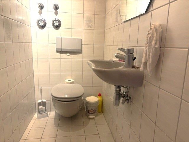 Immobilienangebot - Friolzheim - Alle - Sonnige und helle 3,5-Zimmer-Wohnung in Friolzheim mit Stellplatz und Garage