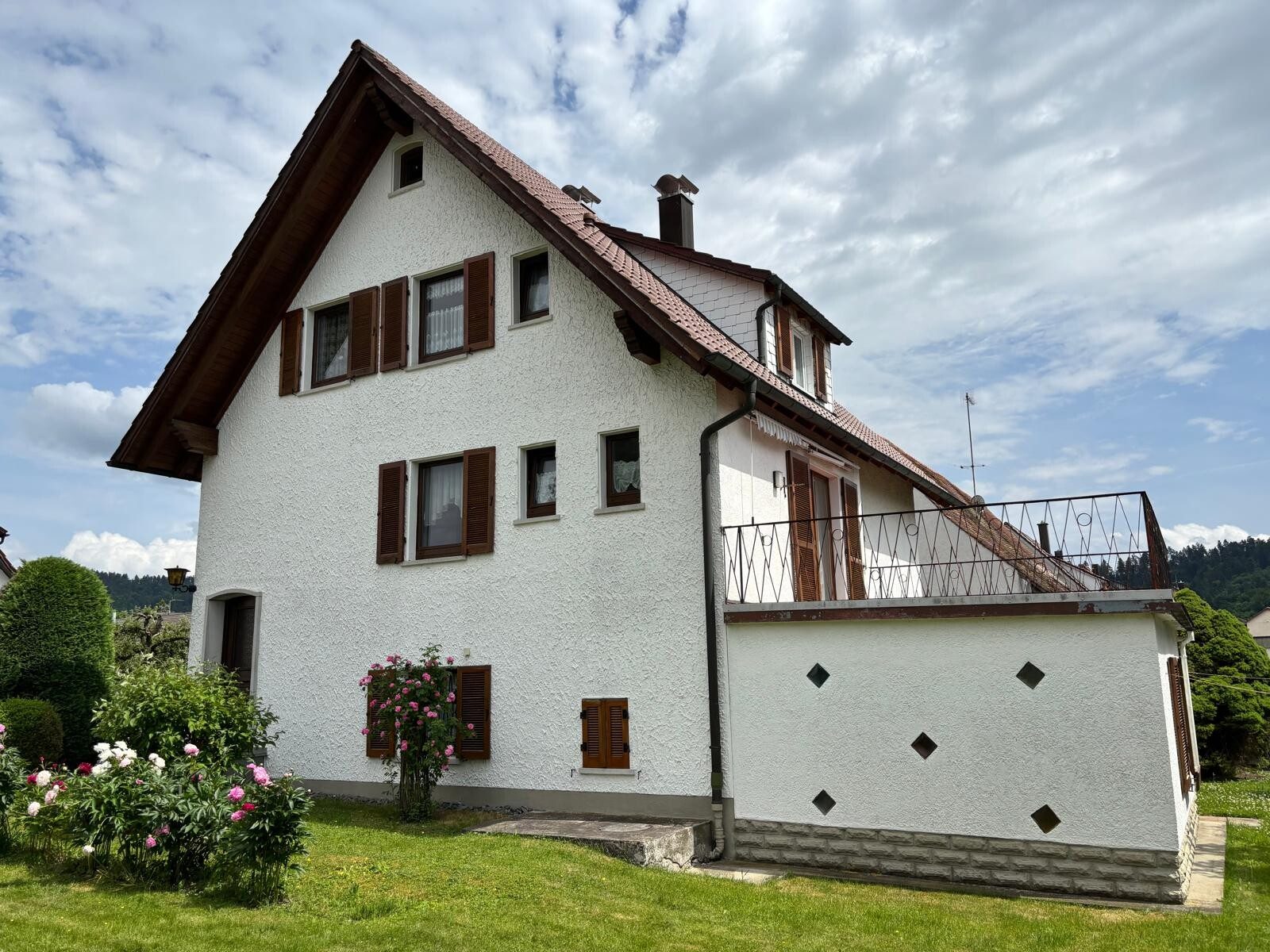 Immobilienangebot - Vöhringen - Alle - Ein Häusle zum Verlieben!
Solides Einfamilienhaus mit Potential in sonniger Lage von Vöhringen.