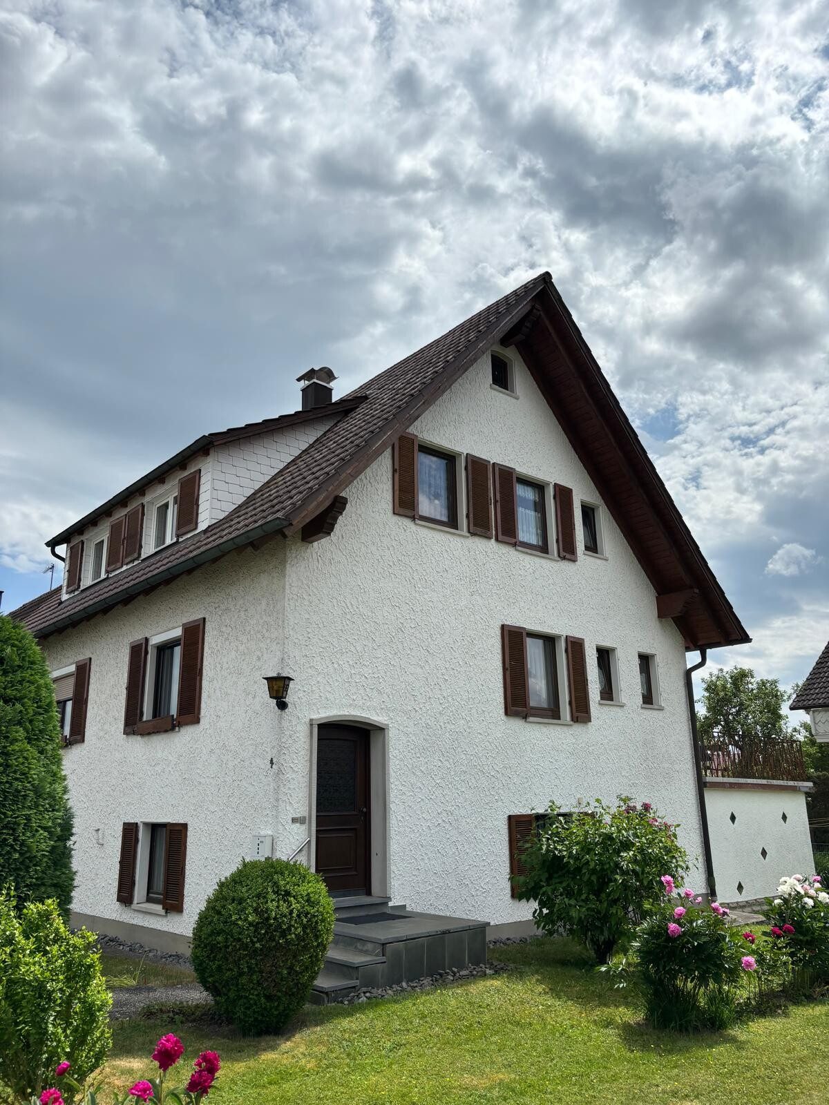 Immobilienangebot - Vöhringen - Alle - Ein Häusle zum Verlieben!
Solides Einfamilienhaus mit Potential in sonniger Lage von Vöhringen.