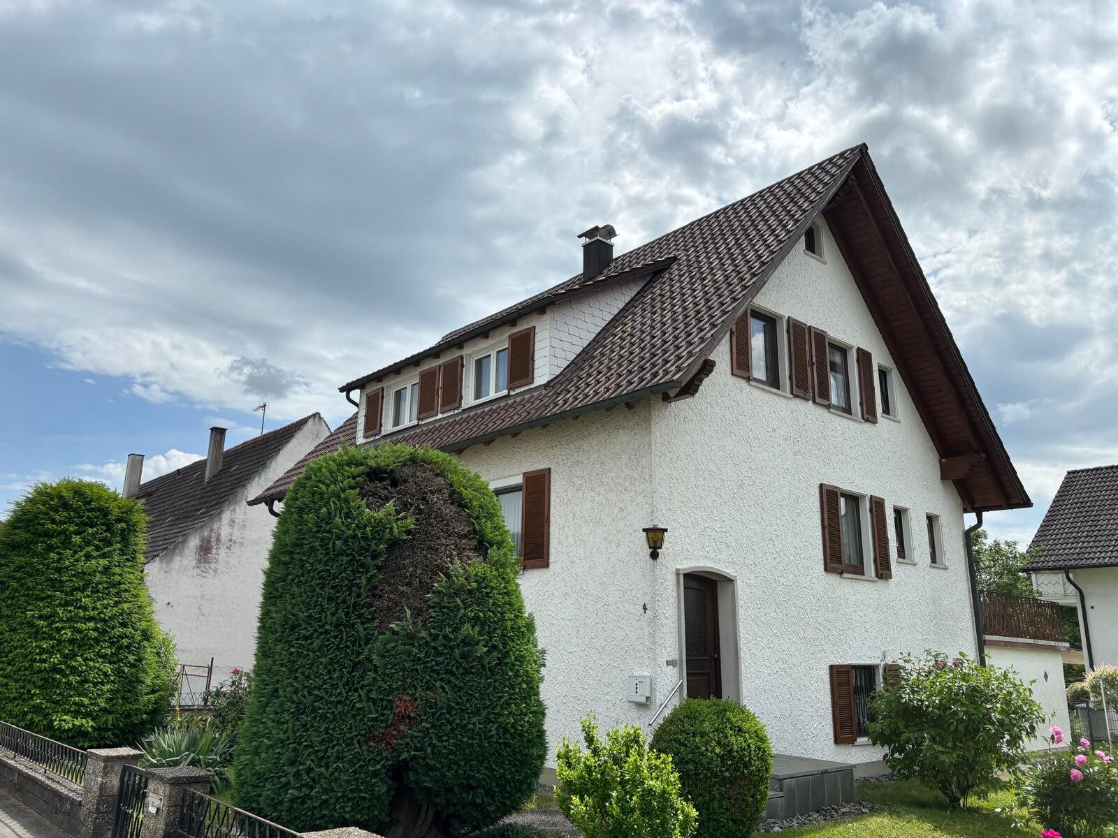 Immobilienangebot - Vöhringen - Alle - Ein Häusle zum Verlieben!
Solides Einfamilienhaus mit Potential in sonniger Lage von Vöhringen.