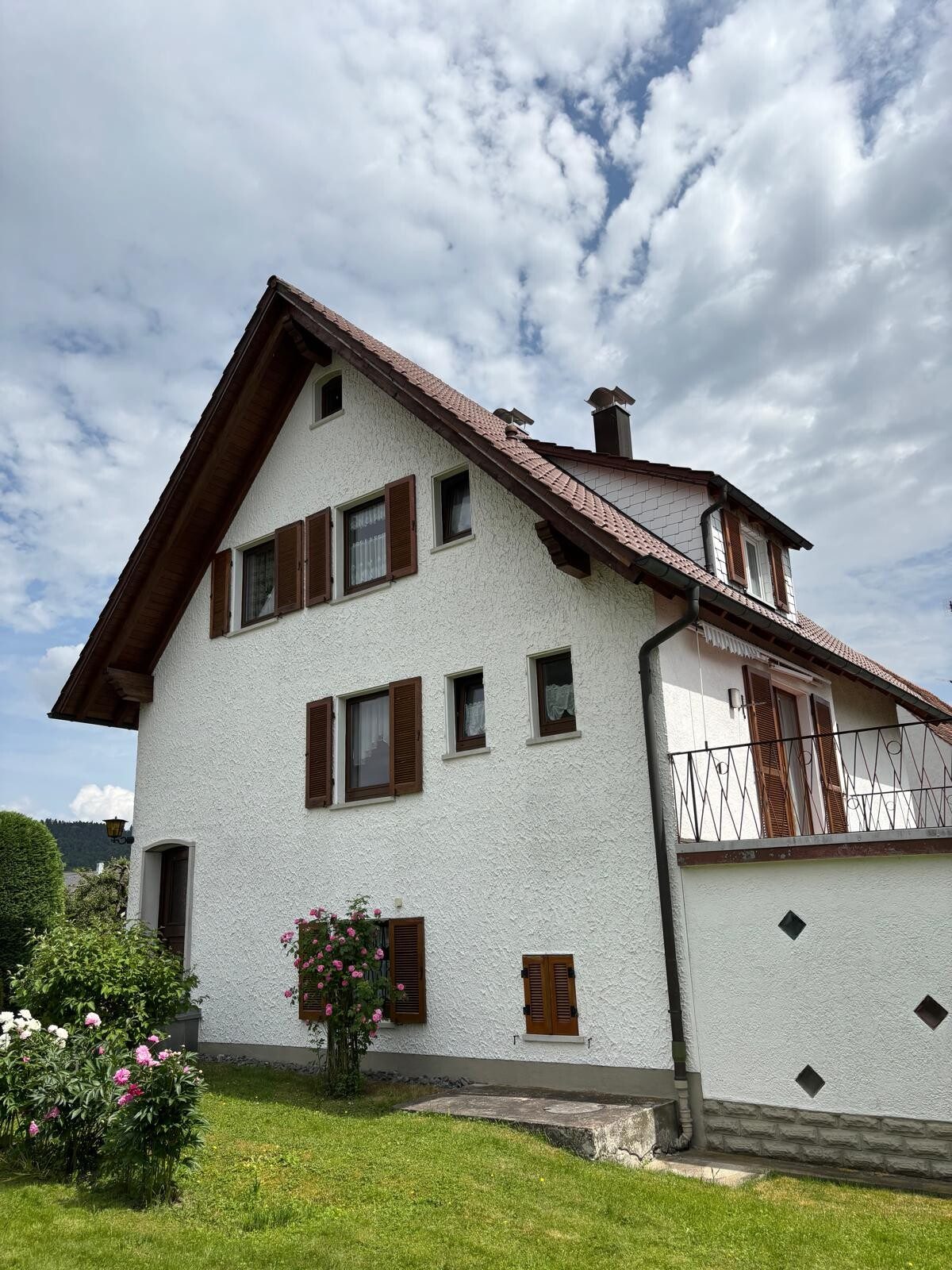 Immobilienangebot - Vöhringen - Alle - Ein Häusle zum Verlieben!
Solides Einfamilienhaus mit Potential in sonniger Lage von Vöhringen.