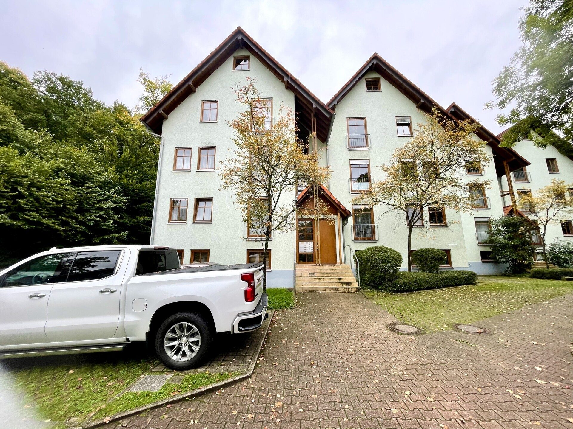 Immobilienangebot - Baden-Baden / Geroldsau - Alle - *INTERESSANTE KAPITALANLAGE IN BADEN-BADEN: 2 Zimmerwohnung mit Balkon und TG-Stellplatz, naturnah*