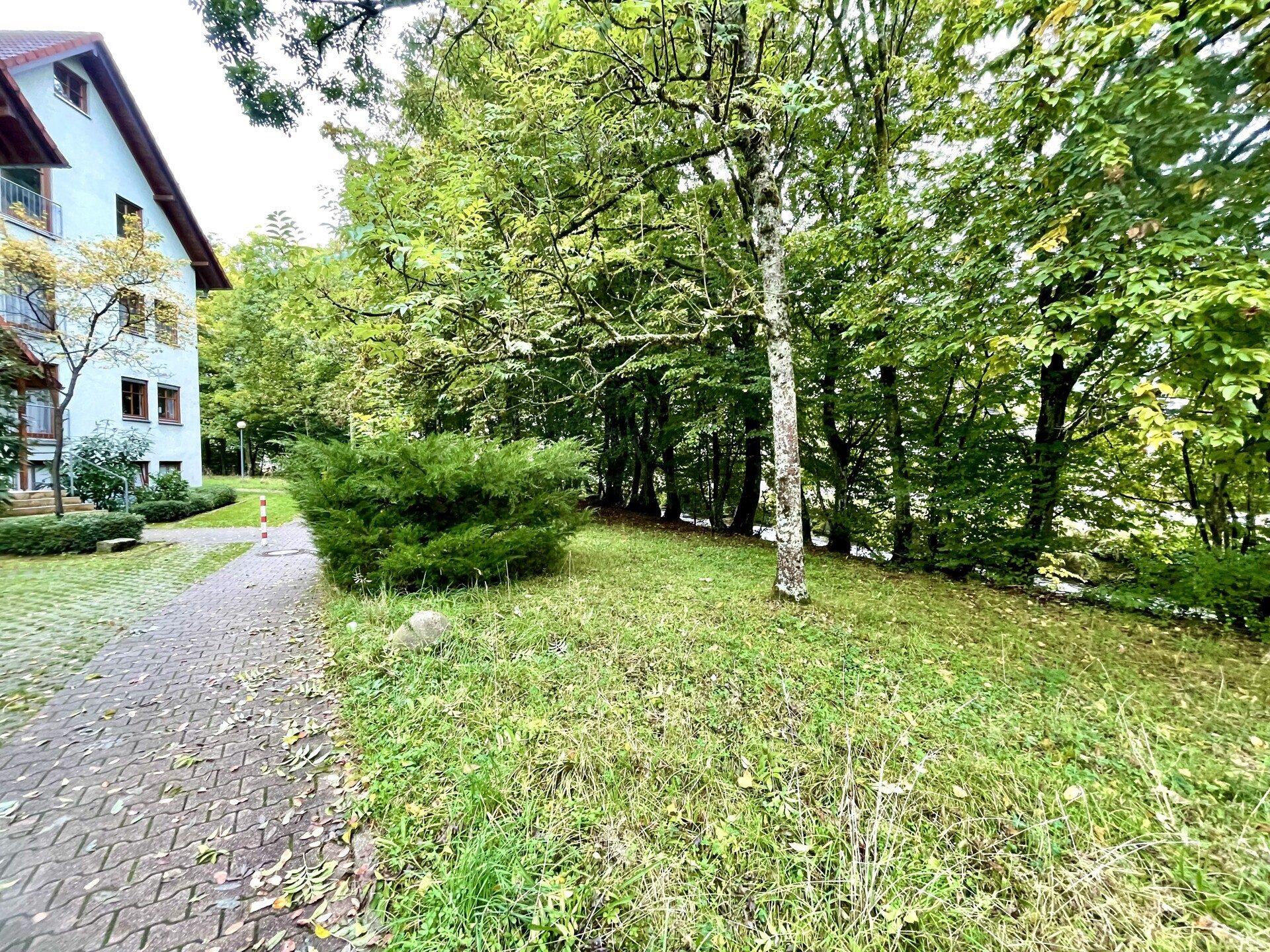 Immobilienangebot - Baden-Baden / Geroldsau - Alle - *INTERESSANTE KAPITALANLAGE IN BADEN-BADEN: 2 Zimmerwohnung mit Balkon und TG-Stellplatz, naturnah*