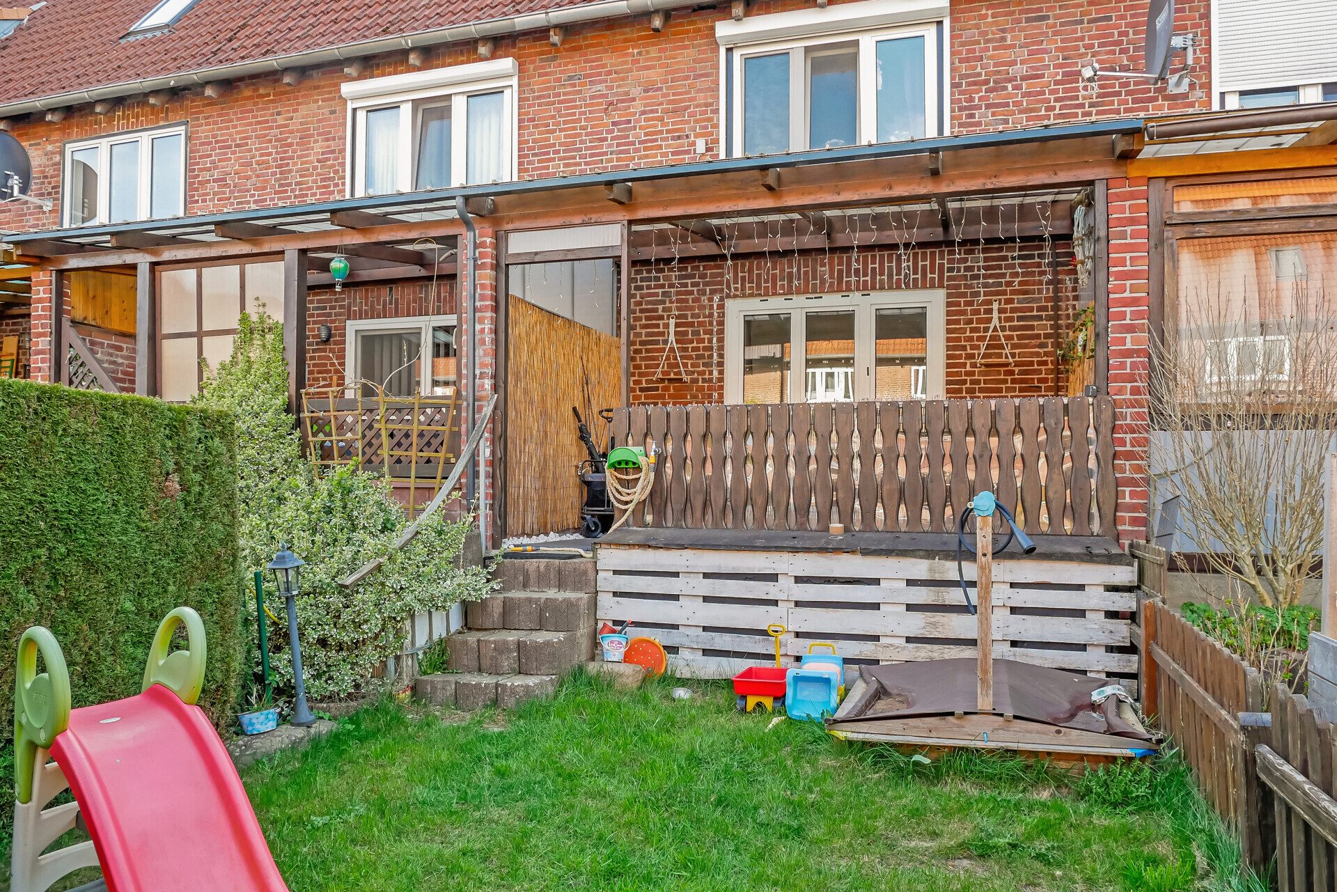 Immobilienangebot - Kiel - Alle - Viel Haus auf kompaktem Raum – teilmodernisiertes Reihenmittelhaus