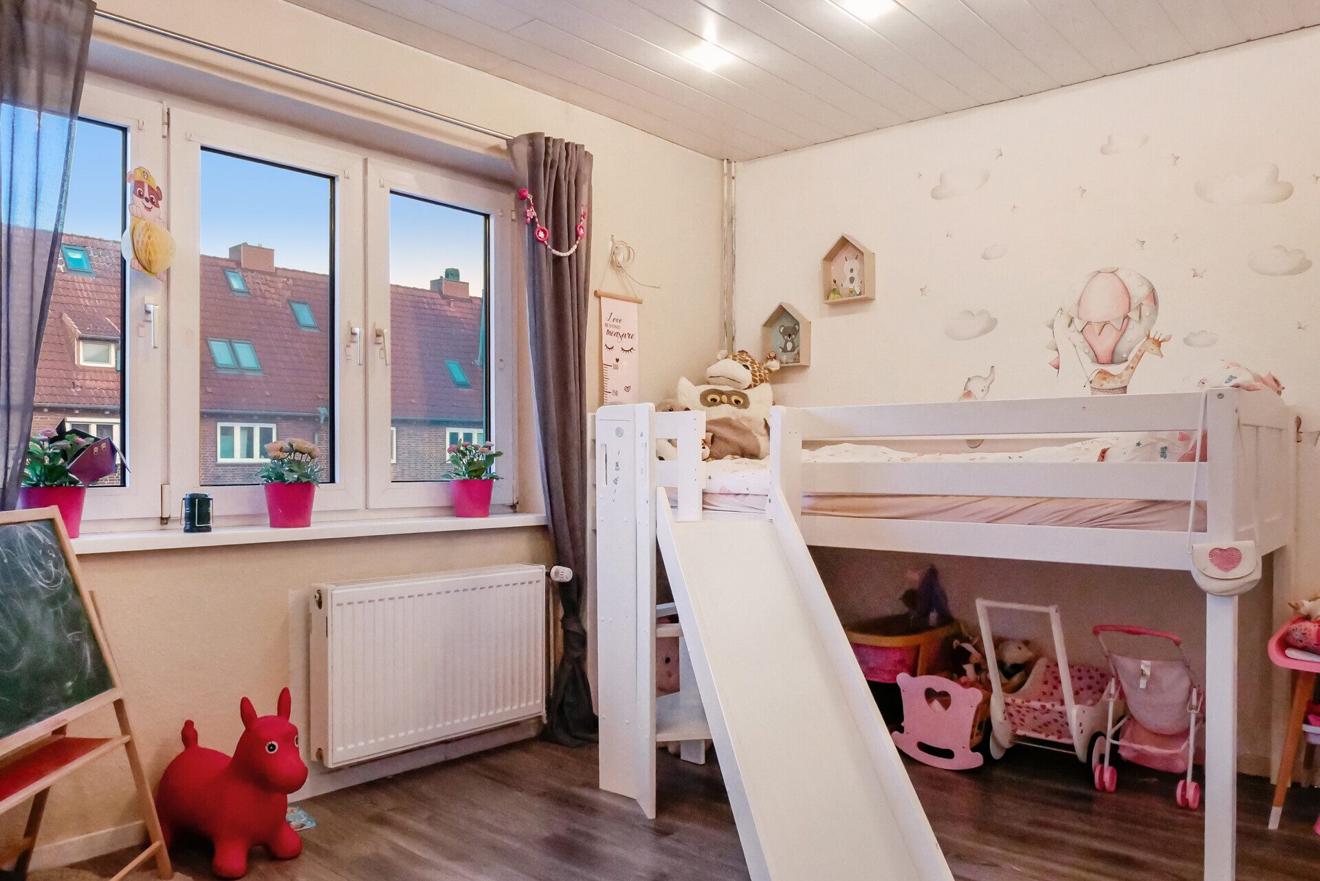 Immobilienangebot - Kiel - Alle - Viel Haus auf kompaktem Raum – teilmodernisiertes Reihenmittelhaus