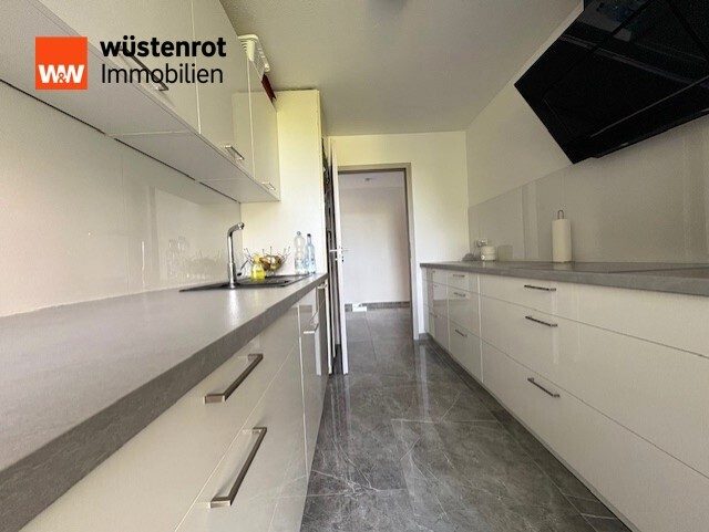 Immobilienangebot - Ditzingen / Hirschlanden - Alle - Sonnige, helle Wohnung in Ditzingen-Hirschlanden mit zwei Balkonen und Garage