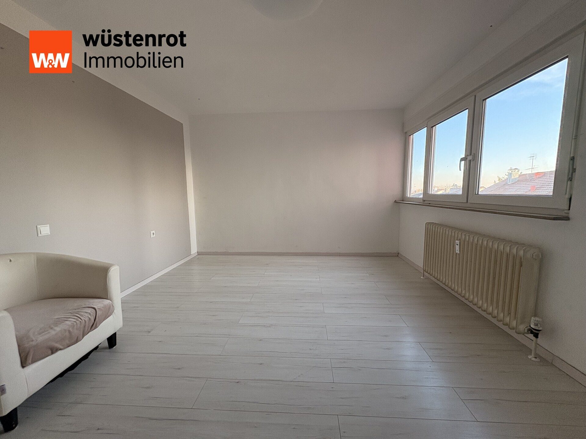 Immobilienangebot - Ditzingen / Hirschlanden - Alle - Sonnige, helle Wohnung in Ditzingen-Hirschlanden mit zwei Balkonen und Garage