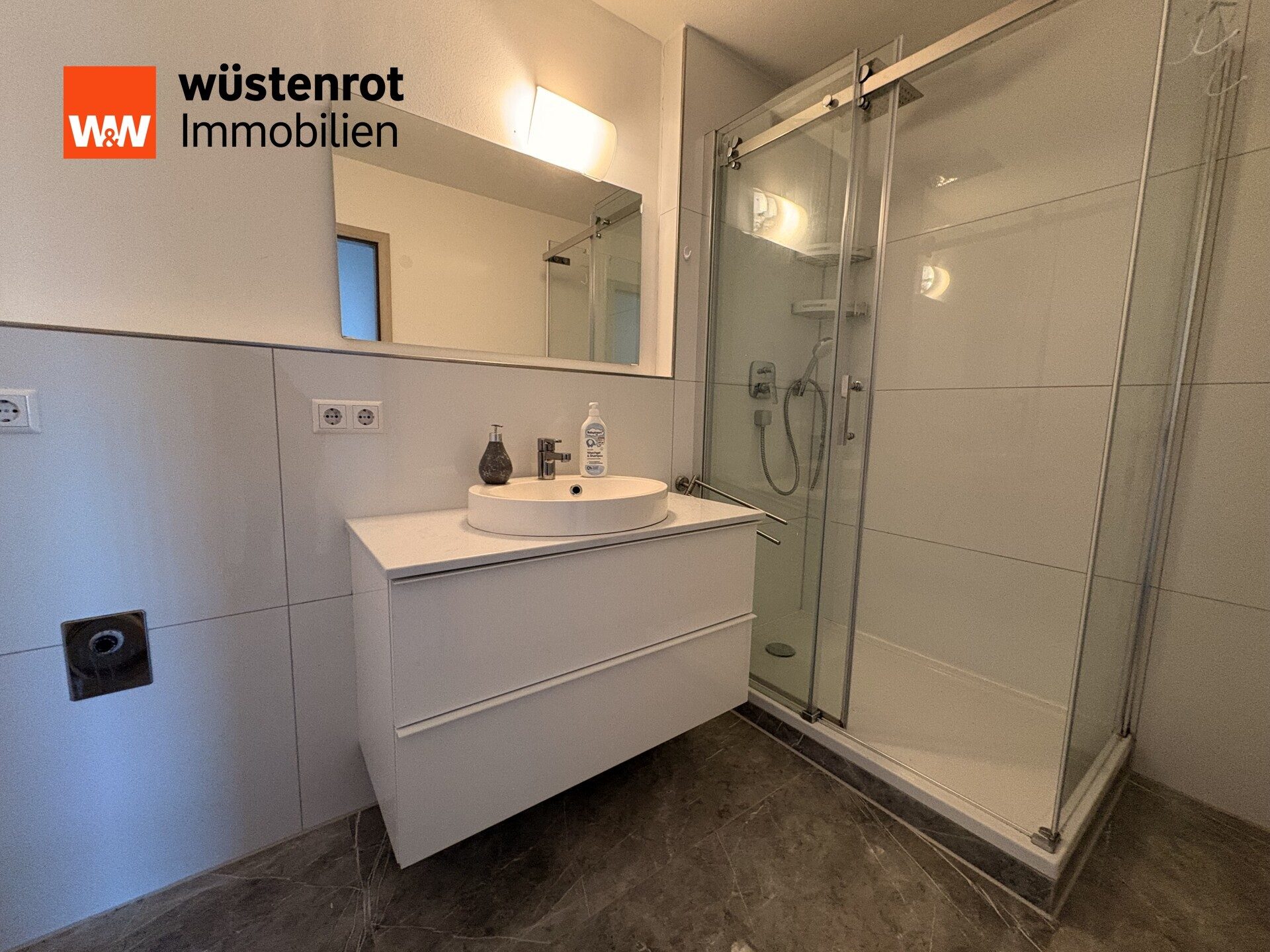 Immobilienangebot - Ditzingen / Hirschlanden - Alle - Sonnige, helle Wohnung in Ditzingen-Hirschlanden mit zwei Balkonen und Garage