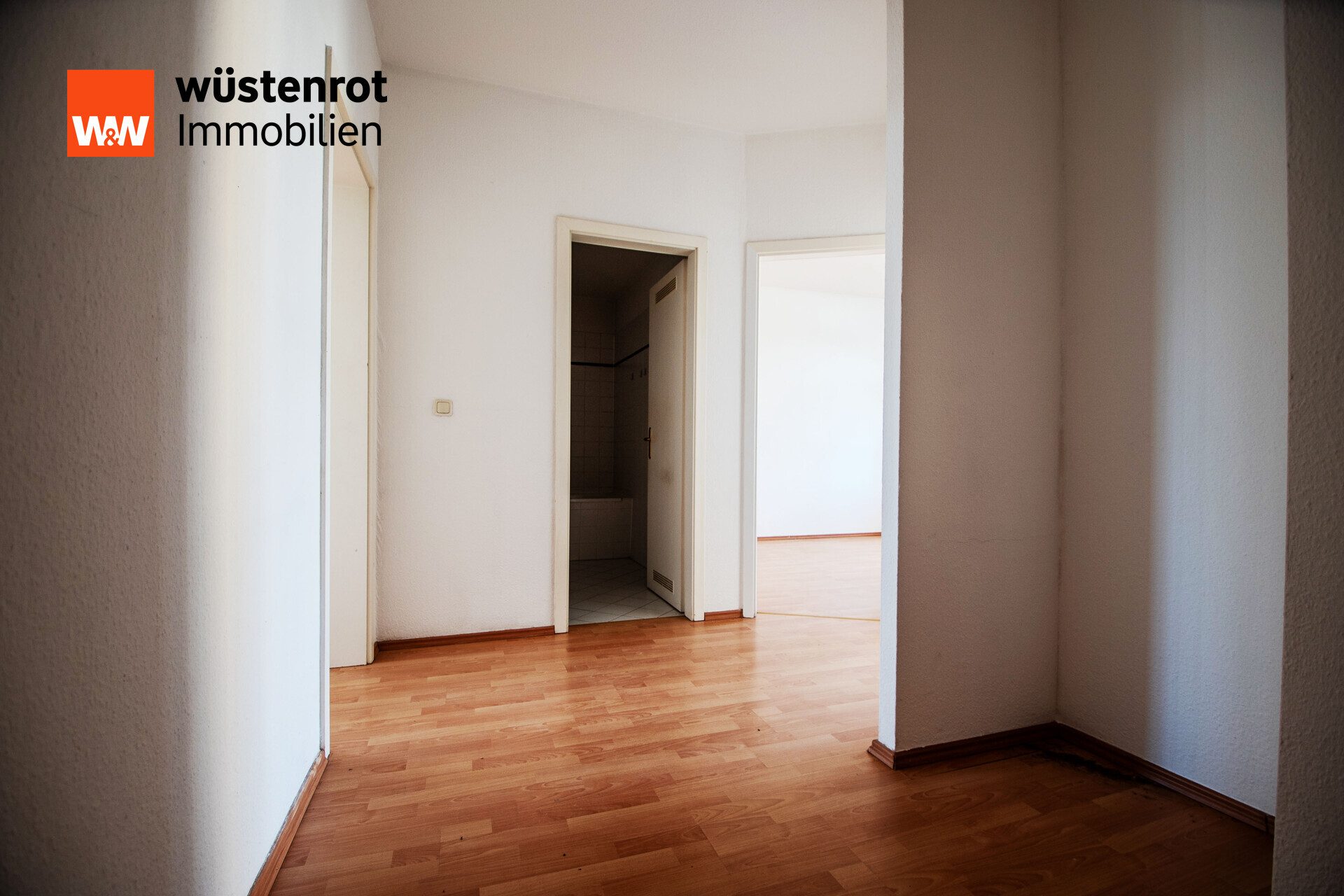Immobilienangebot - Chemnitz - Alle - Sofort verfügbar: Charmante 2-Zimmer-Altbauwohnung mit Balkon im Gründerzeithaus