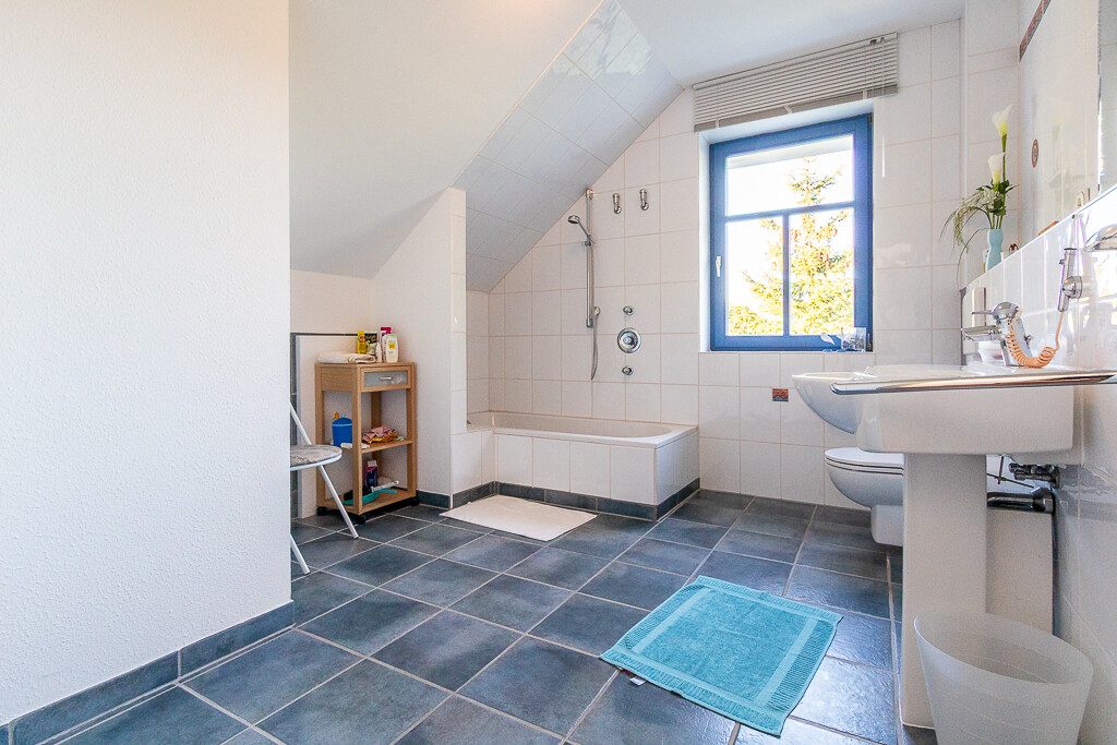 Immobilienangebot - Neuhütten - Alle - Energieeffizientes freistehendes Einfamilienhaus mit moderner Technik, Solaranlage & Wohnkomfort
