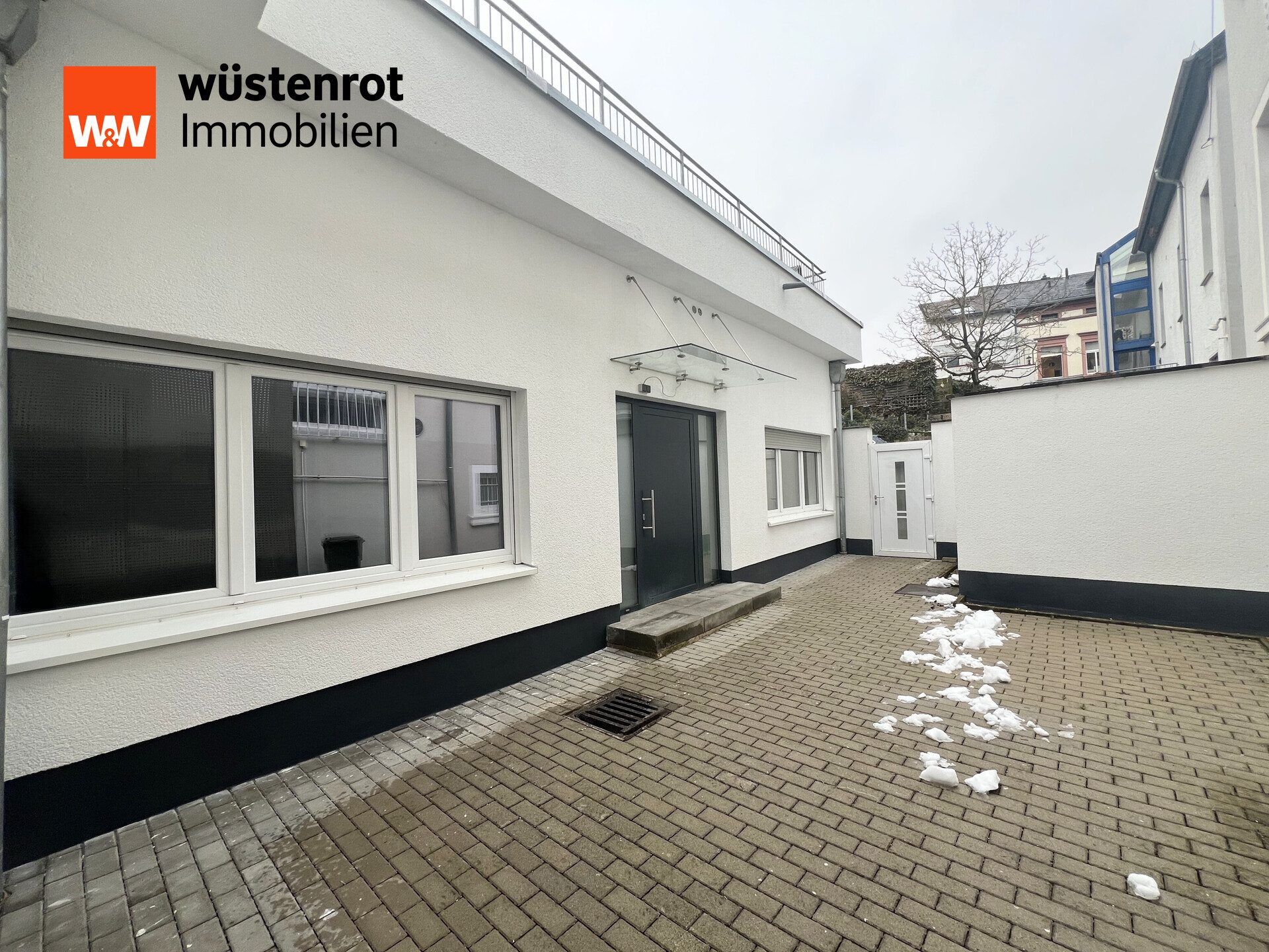 Immobilienangebot - Idstein - Alle - Wie ein eigenes Haus – Gesamter Anbau (BJ 2017) mit Dachterrasse & privatem Innenhof...
