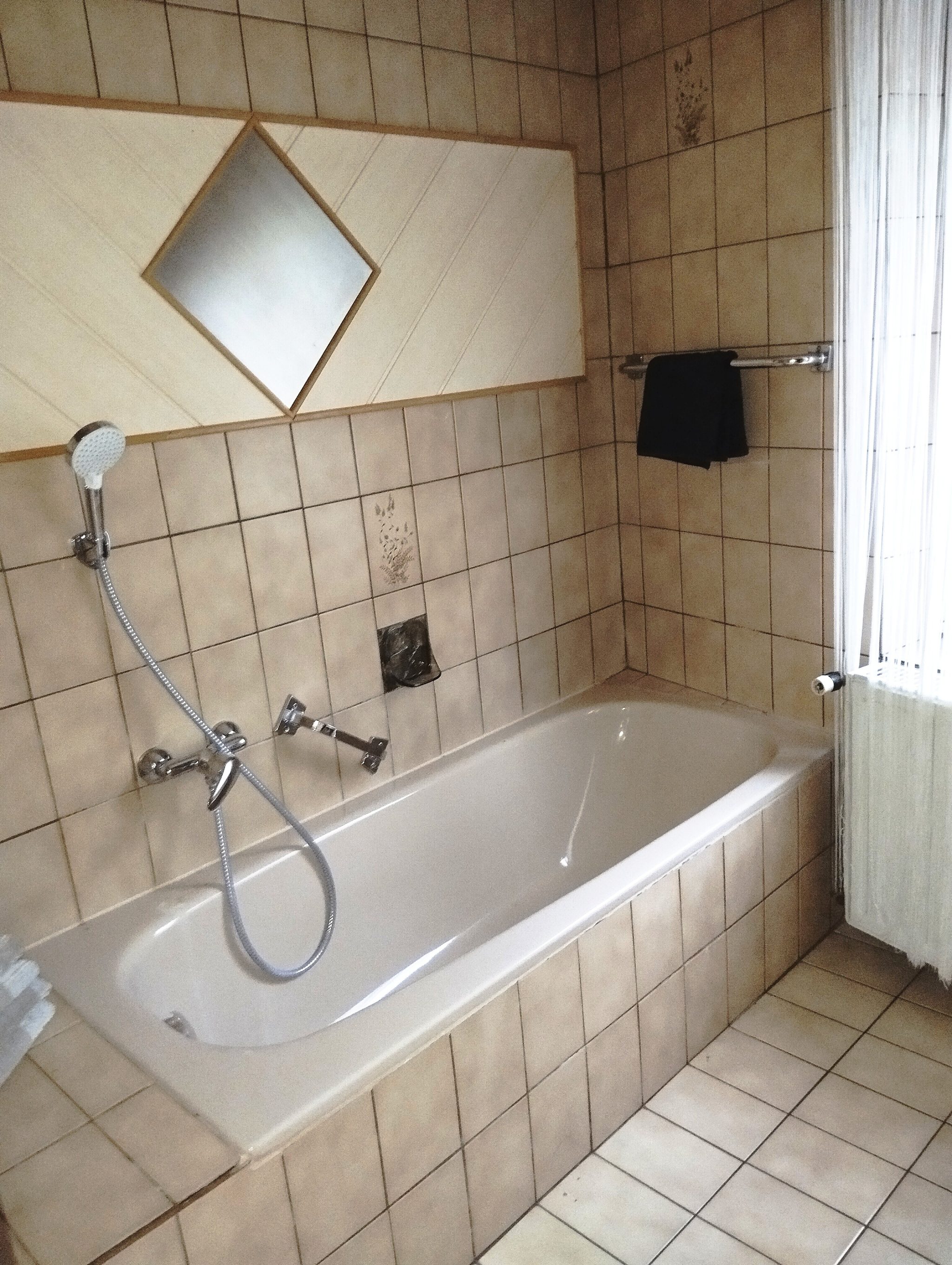 Immobilienangebot - Markt Taschendorf - Alle - Wohn- und Geschäftshaus mit großen Lagerflächen für Handel und Handwerk