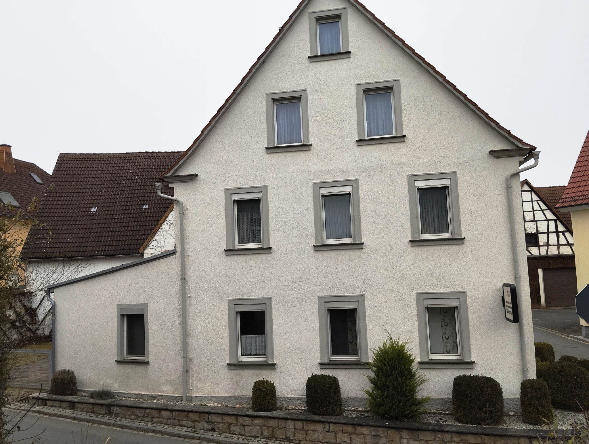 Immobilienangebot - Markt Taschendorf - Alle - Wohn- und Geschäftshaus mit großen Lagerflächen für Handel und Handwerk