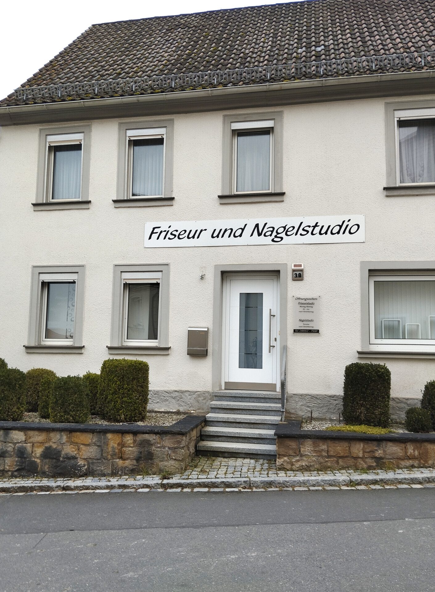 Immobilienangebot - Markt Taschendorf - Alle - Wohn- und Geschäftshaus mit großen Lagerflächen für Handel und Handwerk