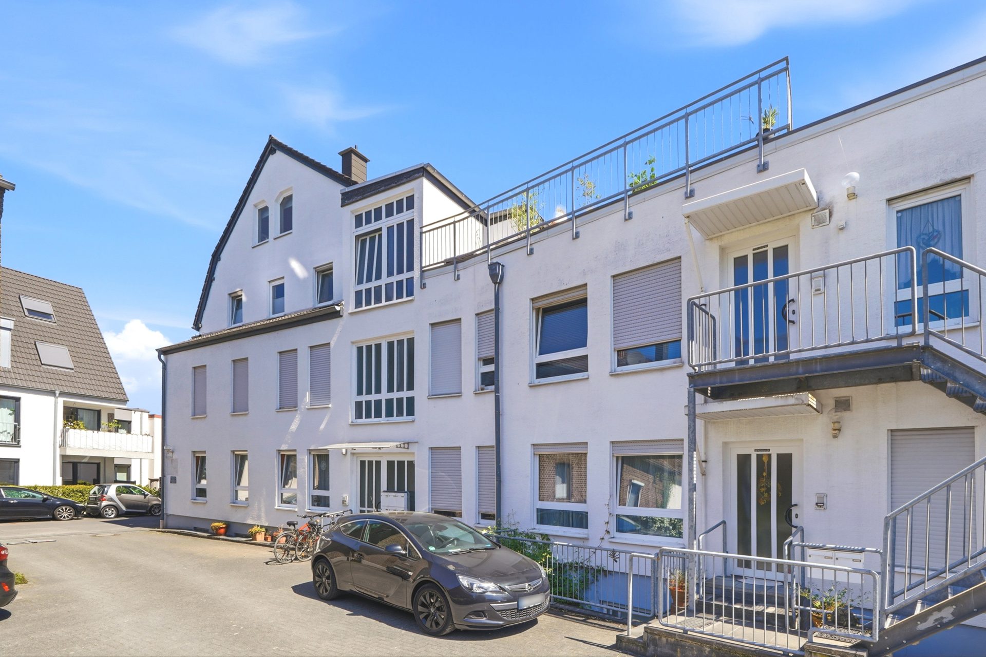 Immobilienangebot - Köln - Alle - Reserviert: Mit 3D und ROOMTOUR: Moderne Maisonettewohnung mit großer Dachterrasse – für den Landeanflug Ihrer Freunde