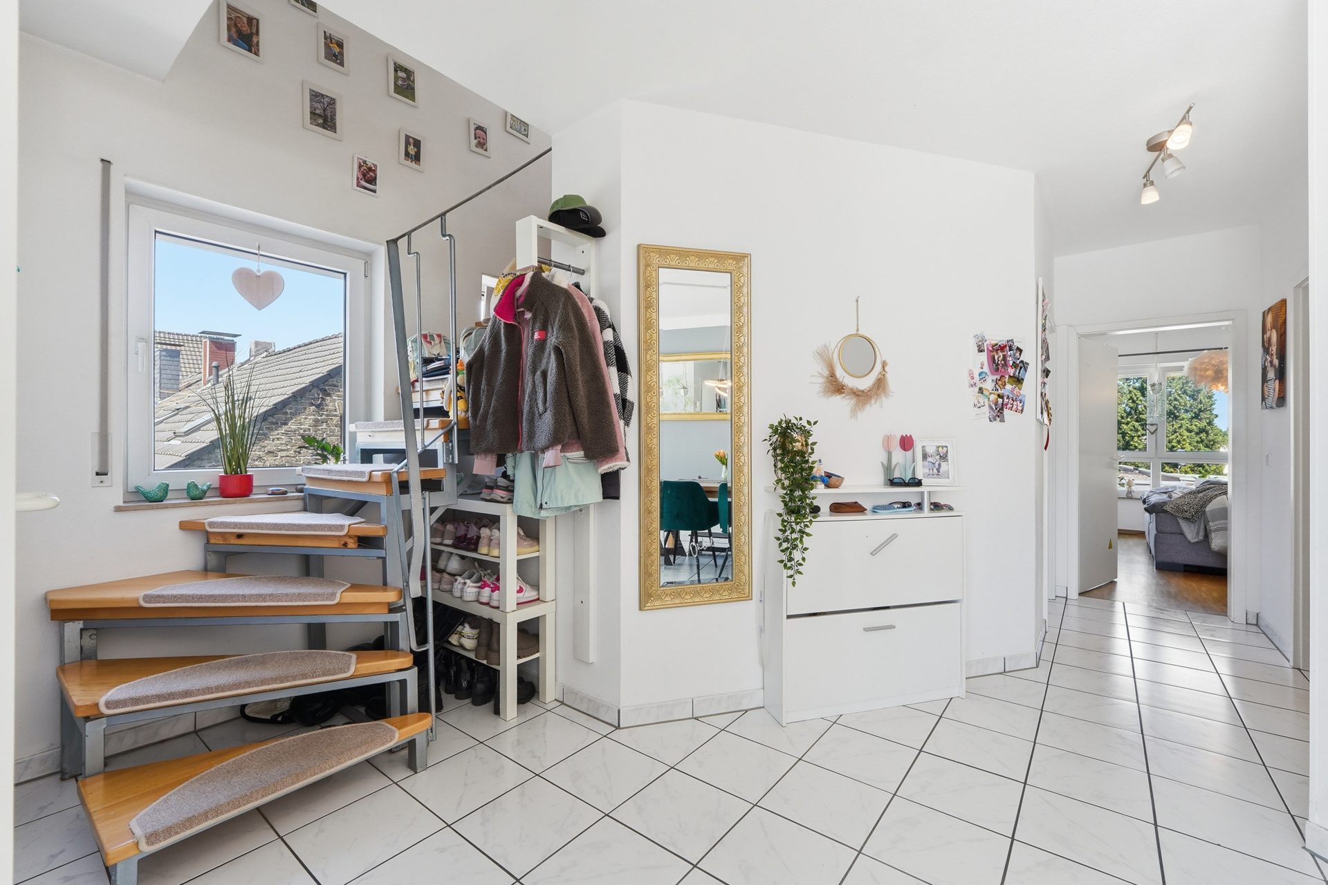 Immobilienangebot - Köln - Alle - Reserviert: Mit 3D und ROOMTOUR: Moderne Maisonettewohnung mit großer Dachterrasse – für den Landeanflug Ihrer Freunde