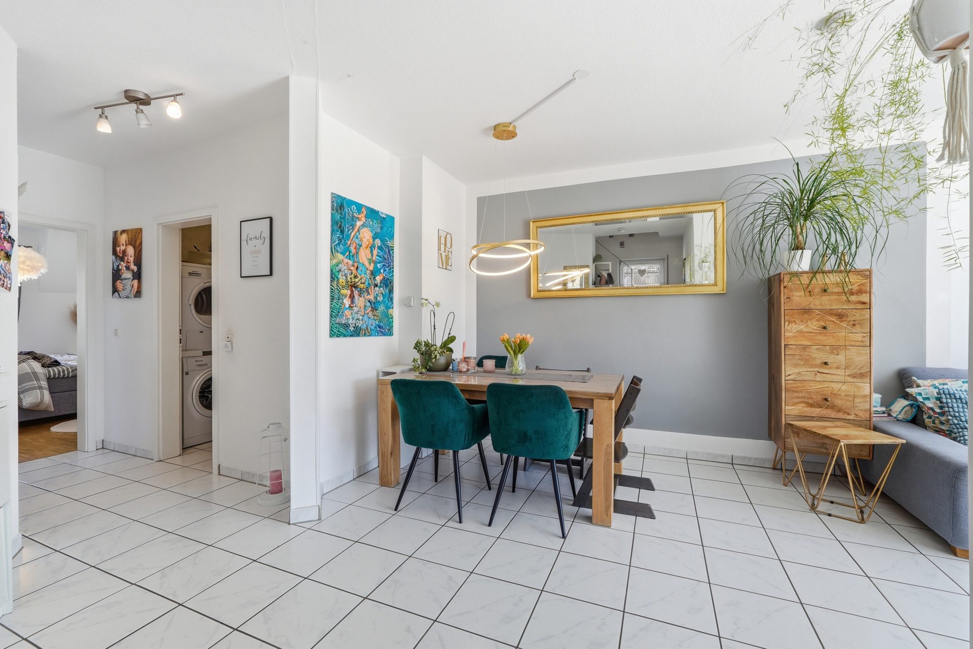 Immobilienangebot - Köln - Alle - Reserviert: Mit 3D und ROOMTOUR: Moderne Maisonettewohnung mit großer Dachterrasse – für den Landeanflug Ihrer Freunde