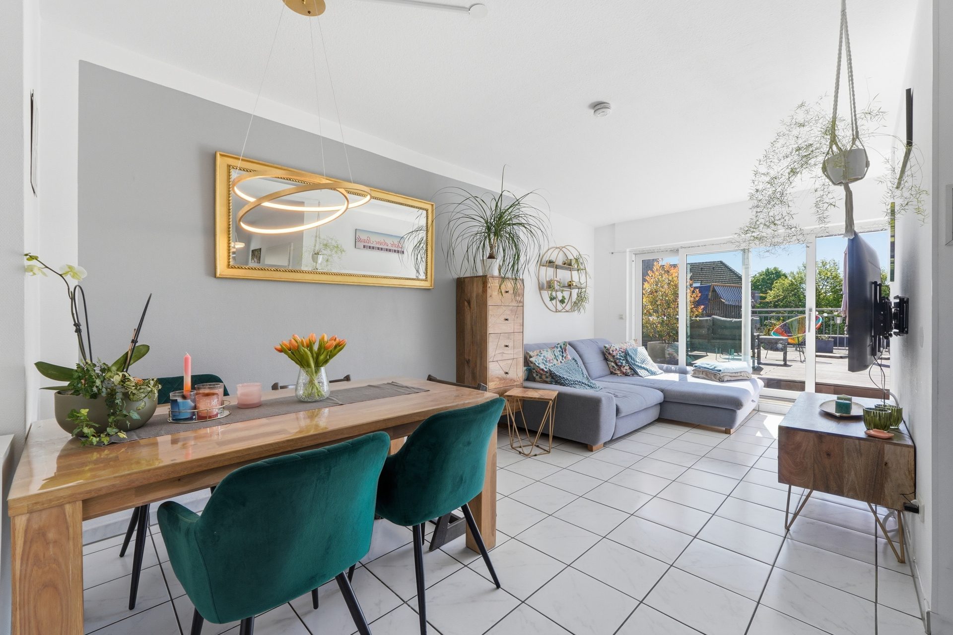 Immobilienangebot - Köln - Alle - Reserviert: Mit 3D und ROOMTOUR: Moderne Maisonettewohnung mit großer Dachterrasse – für den Landeanflug Ihrer Freunde
