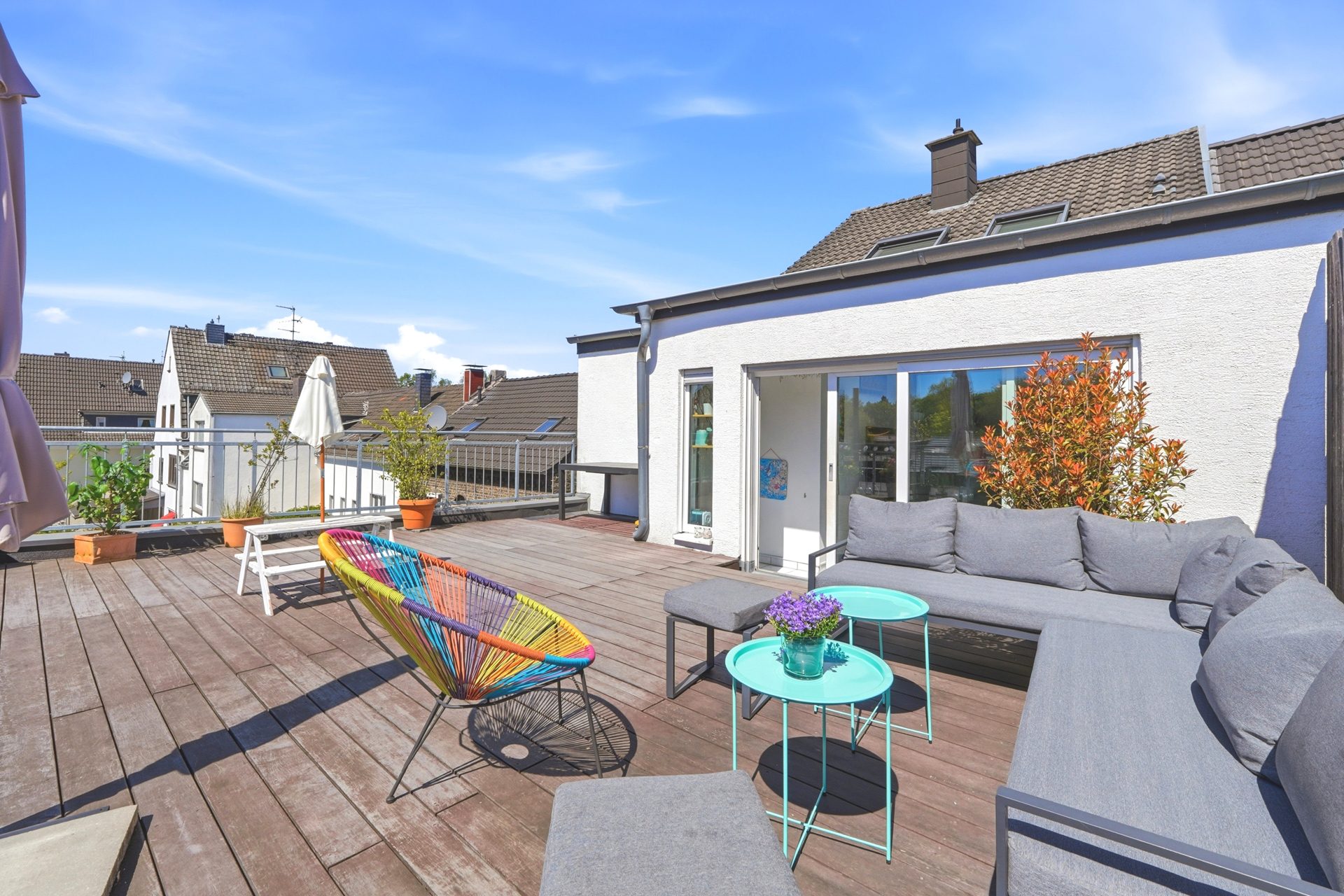 Immobilienangebot - Köln - Alle - Reserviert: Mit 3D und ROOMTOUR: Moderne Maisonettewohnung mit großer Dachterrasse – für den Landeanflug Ihrer Freunde