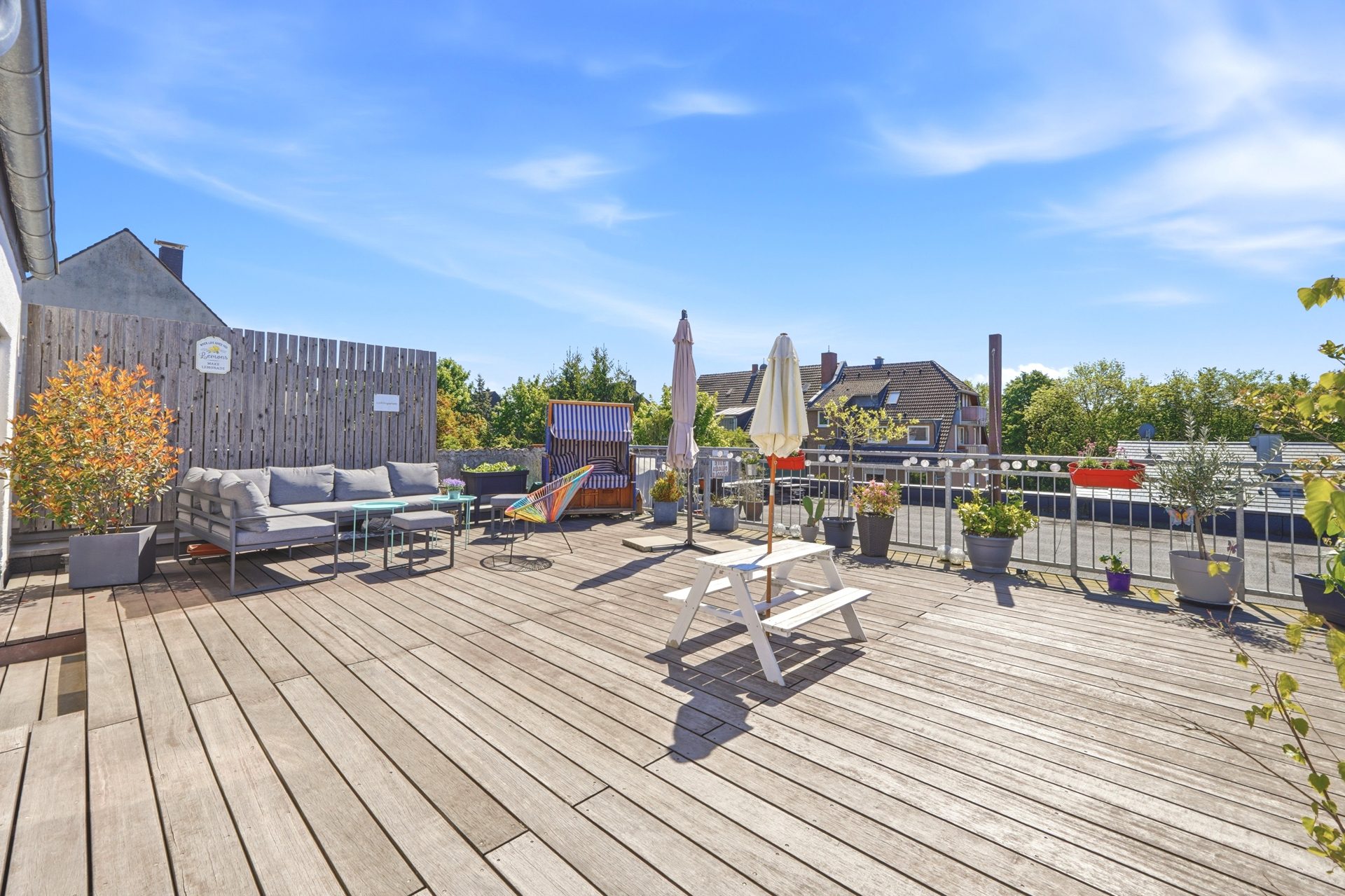Immobilienangebot - Köln - Alle - Reserviert: Mit 3D und ROOMTOUR: Moderne Maisonettewohnung mit großer Dachterrasse – für den Landeanflug Ihrer Freunde