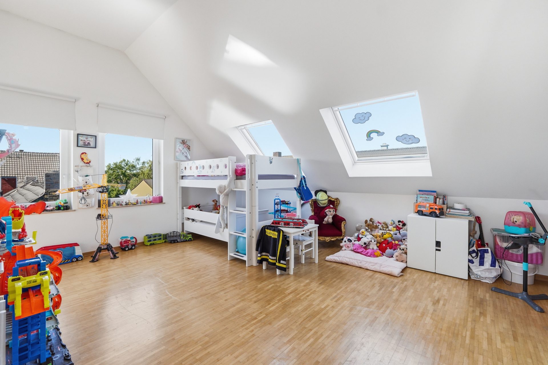 Immobilienangebot - Köln - Alle - Reserviert: Mit 3D und ROOMTOUR: Moderne Maisonettewohnung mit großer Dachterrasse – für den Landeanflug Ihrer Freunde