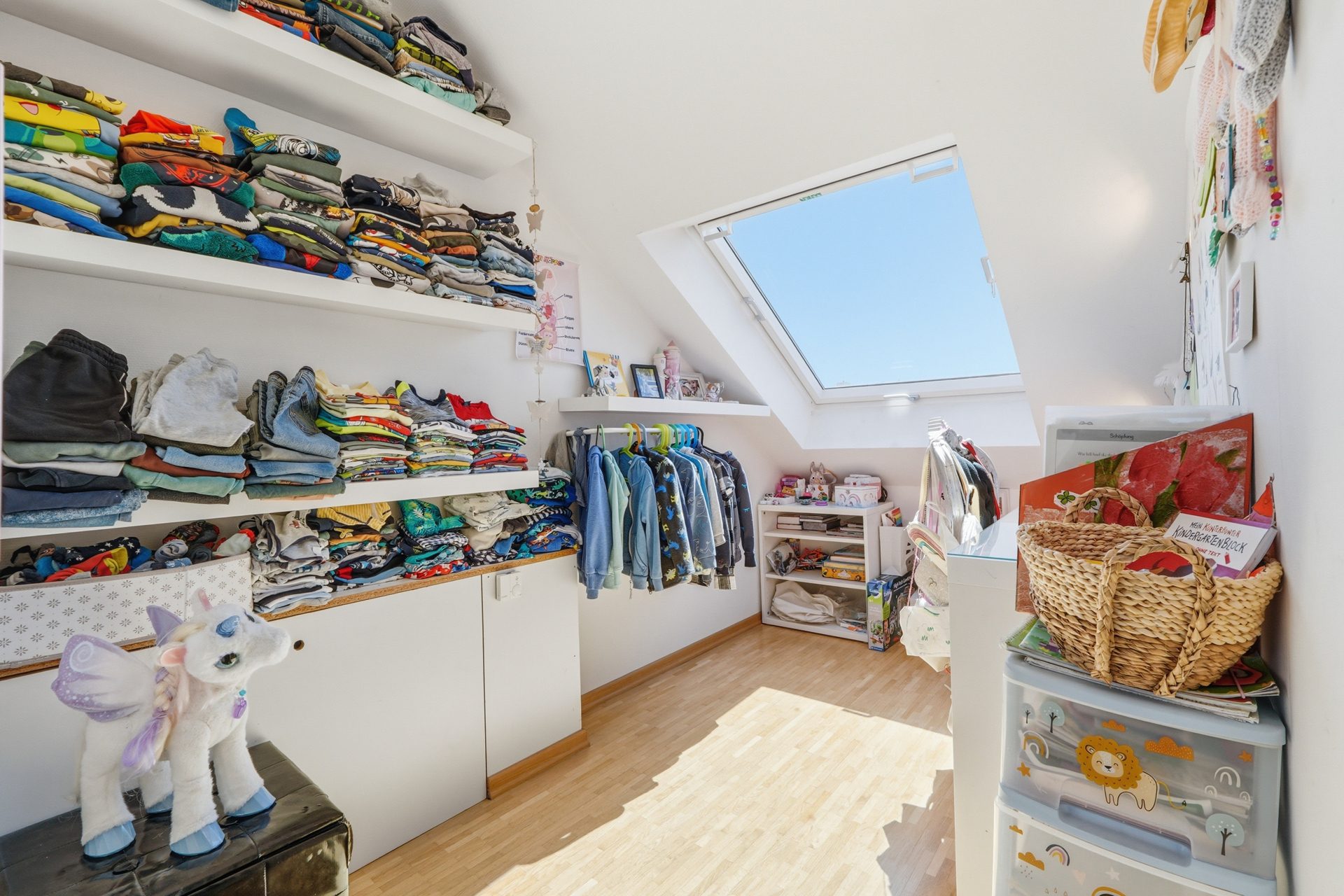 Immobilienangebot - Köln - Alle - Reserviert: Mit 3D und ROOMTOUR: Moderne Maisonettewohnung mit großer Dachterrasse – für den Landeanflug Ihrer Freunde