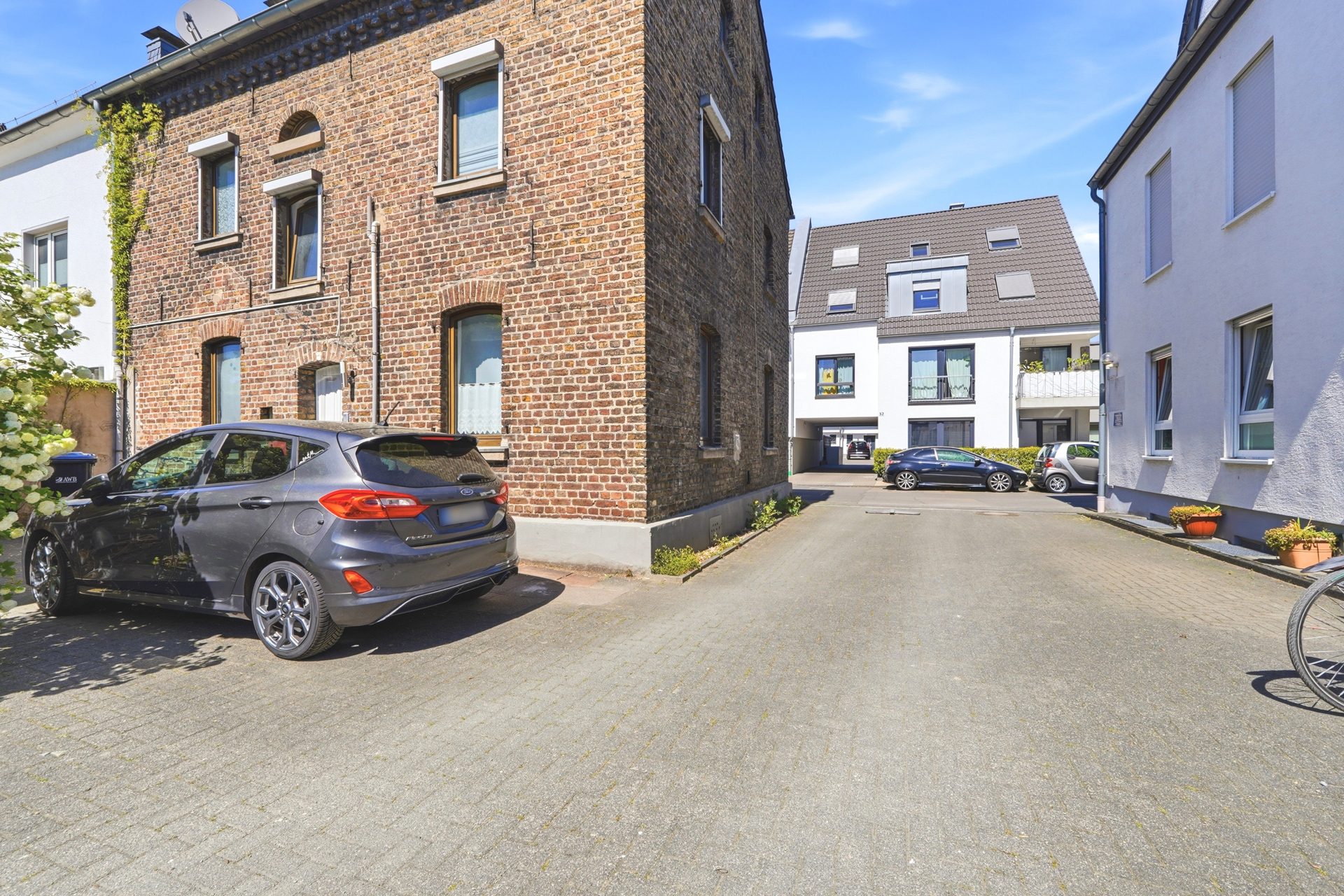 Immobilienangebot - Köln - Alle - Reserviert: Mit 3D und ROOMTOUR: Moderne Maisonettewohnung mit großer Dachterrasse – für den Landeanflug Ihrer Freunde