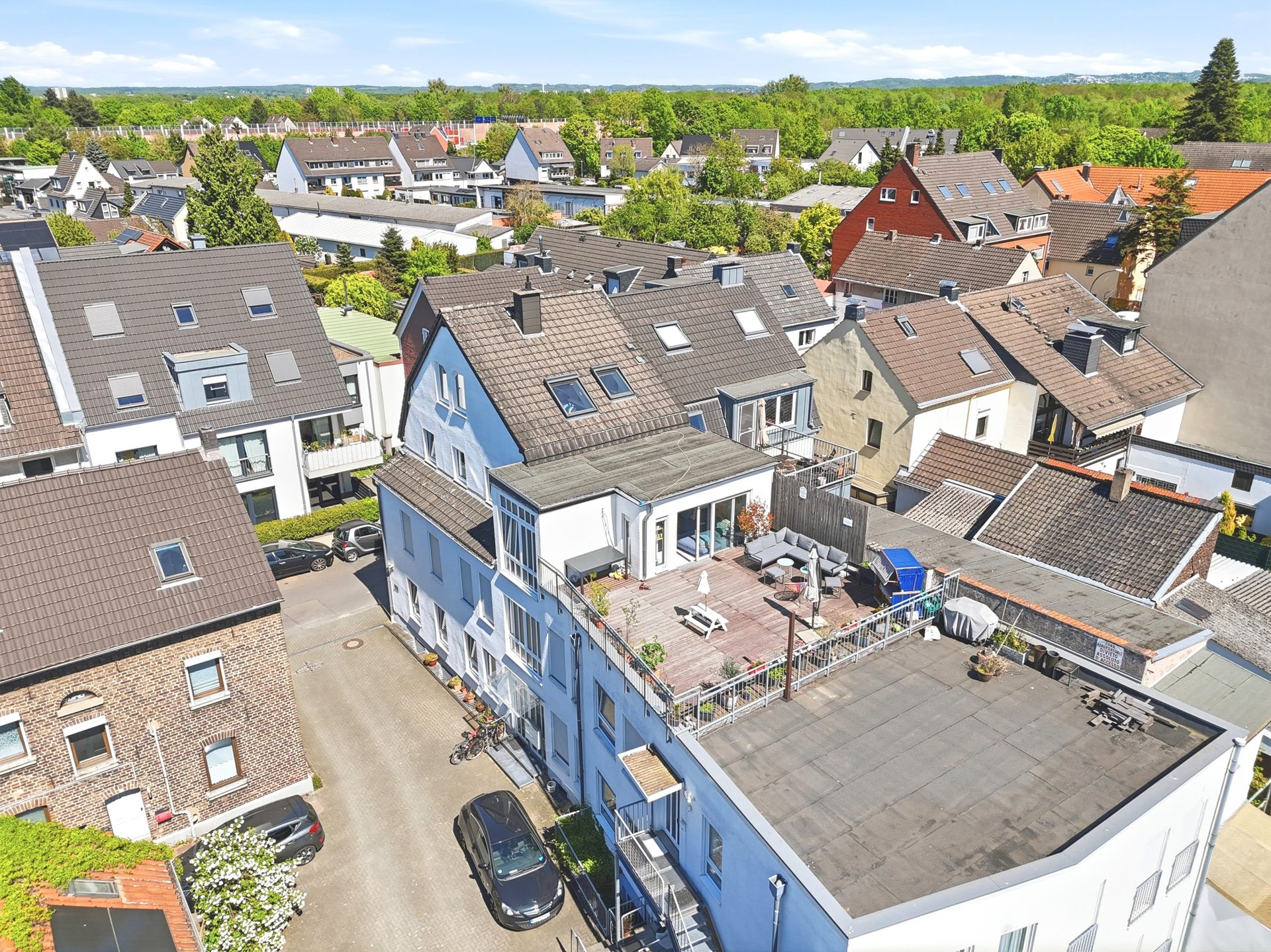Immobilienangebot - Köln - Alle - Reserviert: Mit 3D und ROOMTOUR: Moderne Maisonettewohnung mit großer Dachterrasse – für den Landeanflug Ihrer Freunde