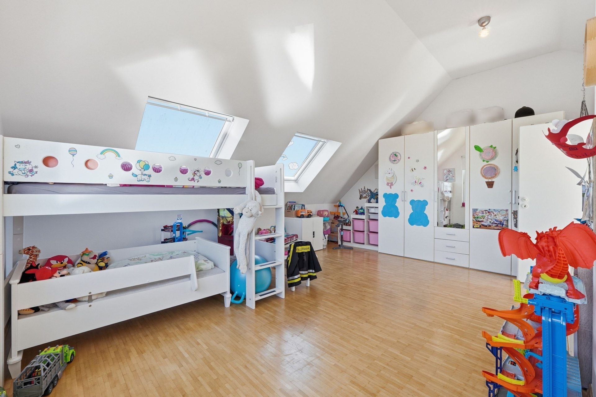 Immobilienangebot - Köln - Alle - Reserviert: Mit 3D und ROOMTOUR: Moderne Maisonettewohnung mit großer Dachterrasse – für den Landeanflug Ihrer Freunde