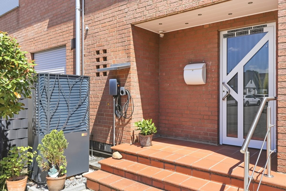 Immobilienangebot - Pulheim - Alle - Modernisiert & energieeffizient! 161 m² Wohnkomfort mit Wärmepumpe, PV-Anlage in einer Sackgasse.
