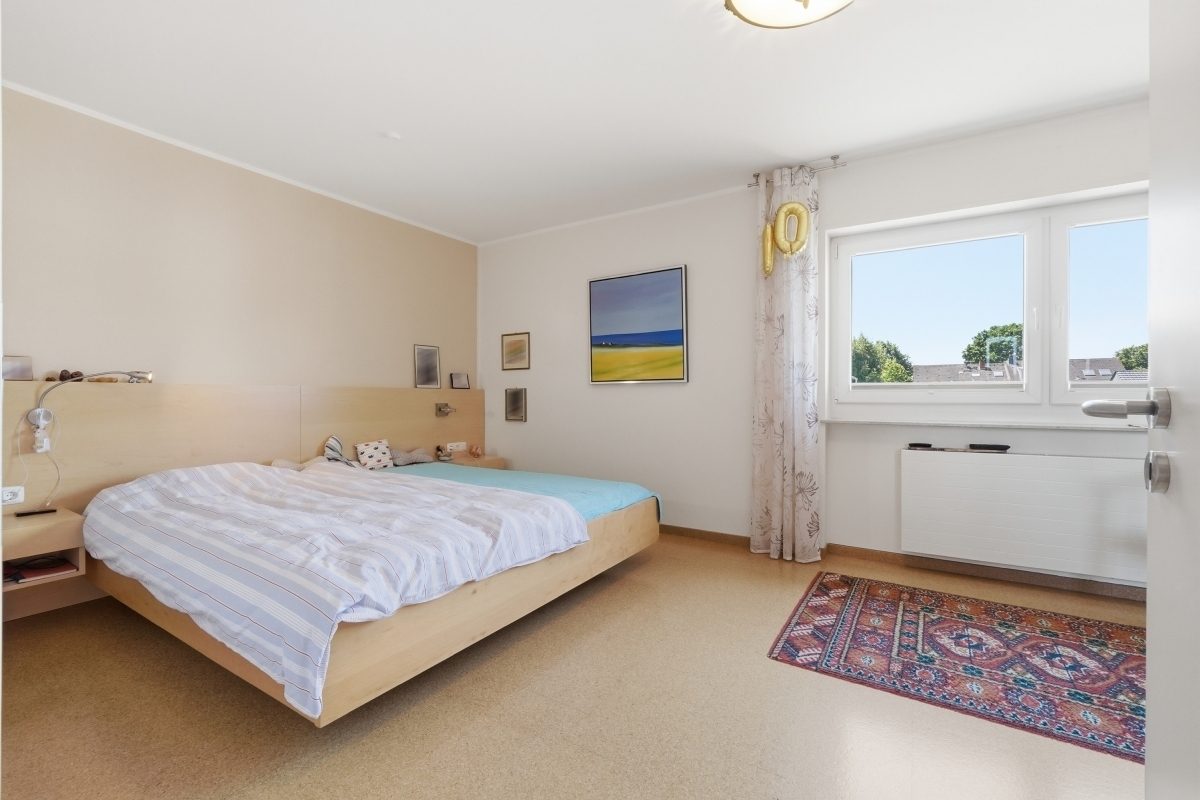 Immobilienangebot - Pulheim - Alle - Modernisiert & energieeffizient! 161 m² Wohnkomfort mit Wärmepumpe, PV-Anlage in einer Sackgasse.
