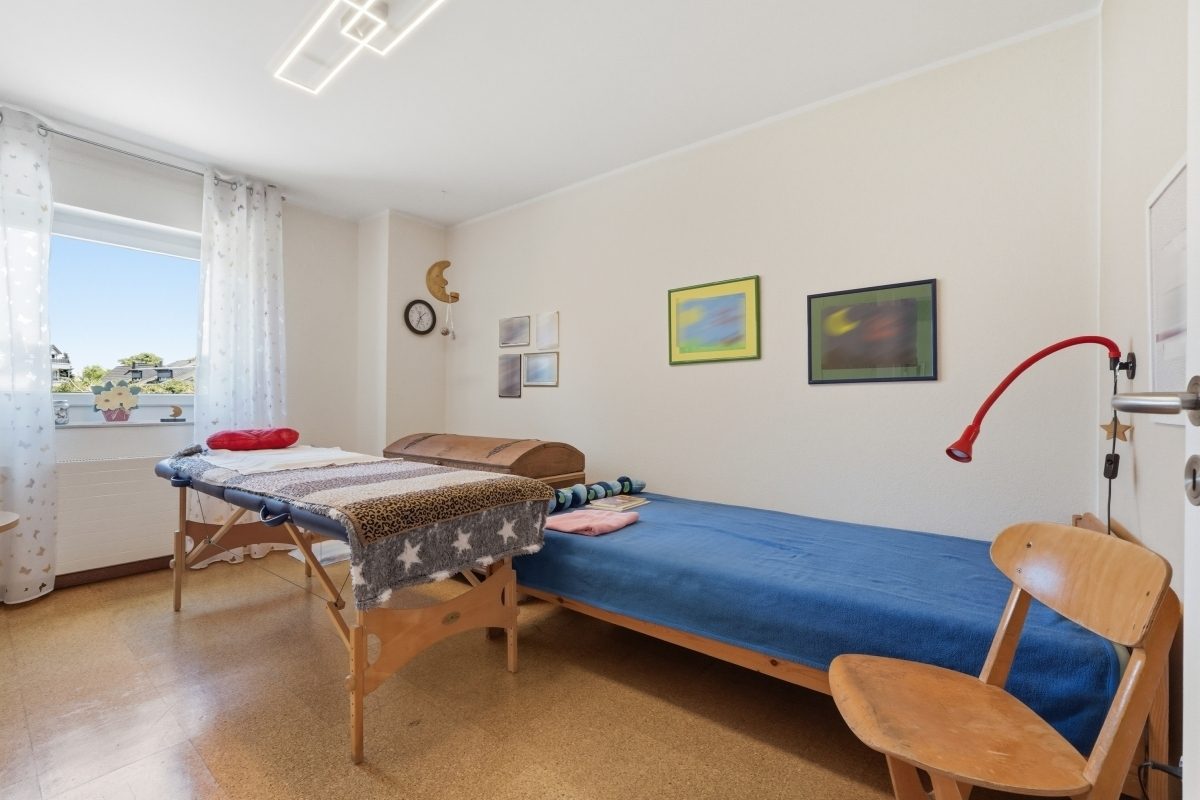 Immobilienangebot - Pulheim - Alle - Modernisiert & energieeffizient! 161 m² Wohnkomfort mit Wärmepumpe, PV-Anlage in einer Sackgasse.
