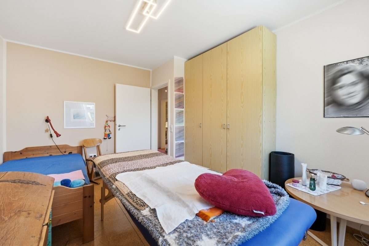 Immobilienangebot - Pulheim - Alle - Modernisiert & energieeffizient! 161 m² Wohnkomfort mit Wärmepumpe, PV-Anlage in einer Sackgasse.