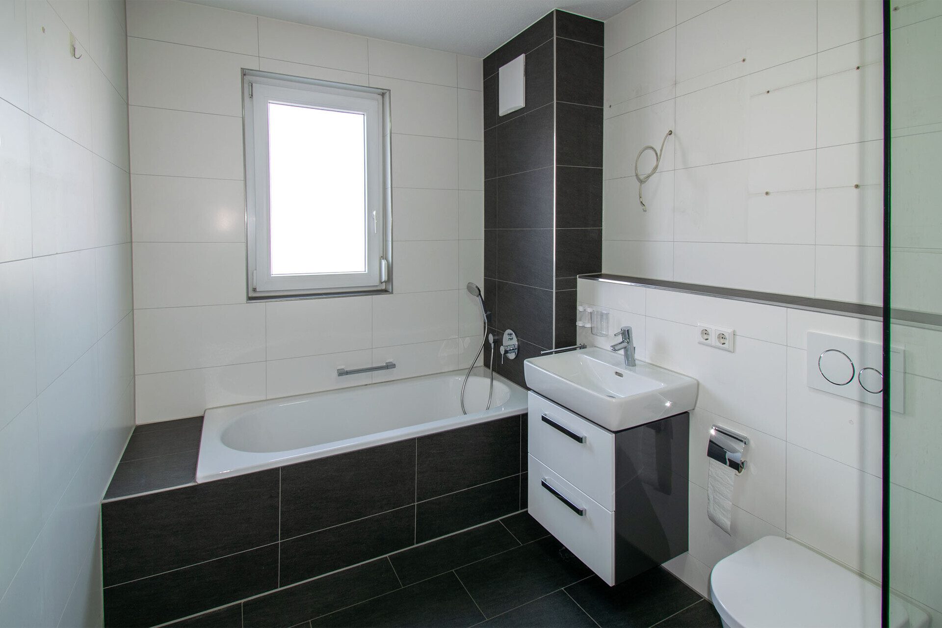 Immobilienangebot - Vaihingen an der Enz - Alle - Top moderne und barrierefreie 4,5-Zimmerwohnung mit Einzelgarage und Aussenstellplatz