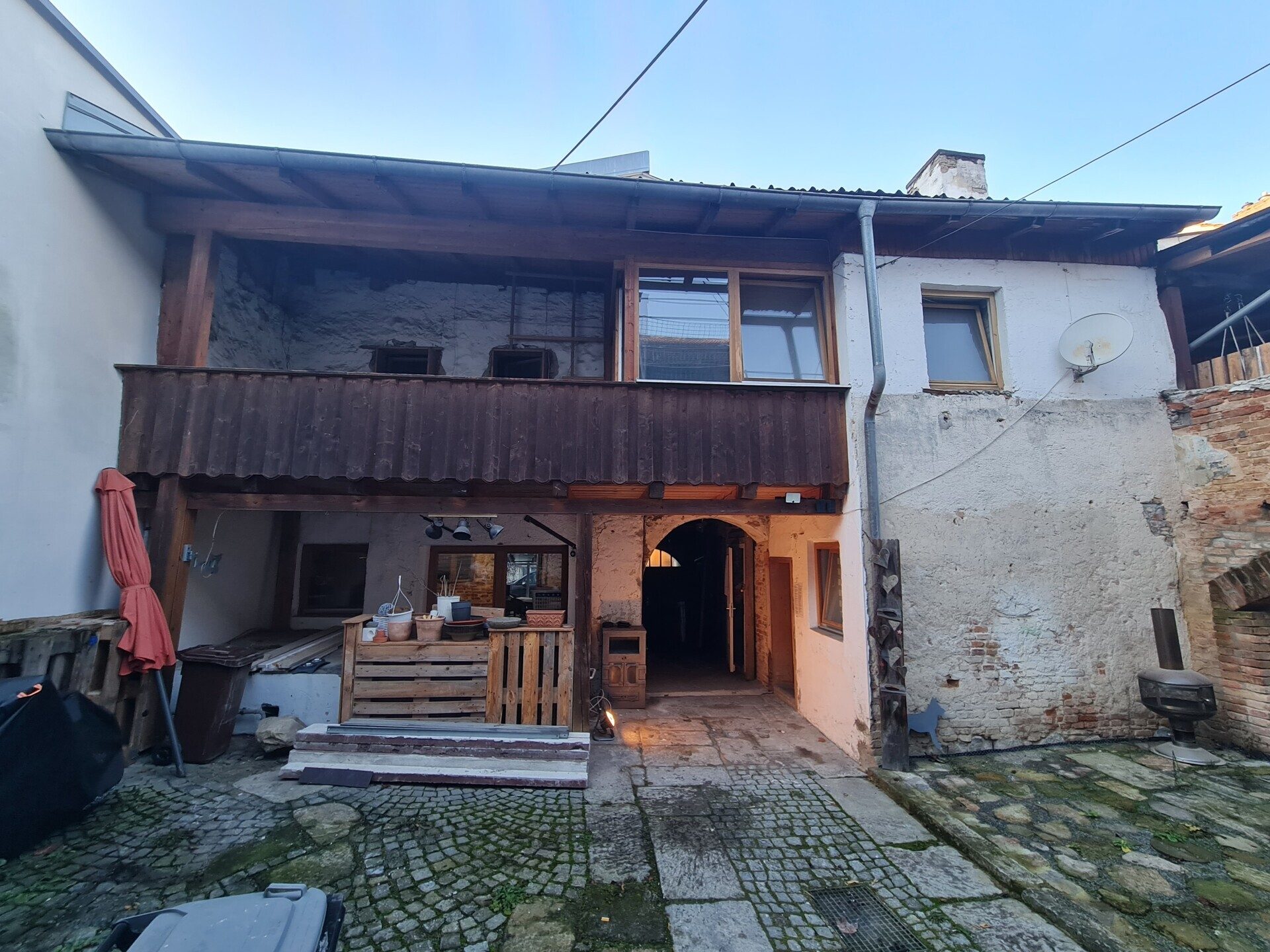 Immobilienangebot - Viechtach - Alle - Etwas ganz Besonderes !
Wohnen und Arbeiten im Stadthaus!
Ein Haus mit Geschichte und viel Charme.