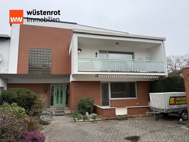 Immobilienangebot - Neuwied / Niederbieber - Alle - Attraktives Zweifamilienhaus mit Garten, großem Hof und Garagen