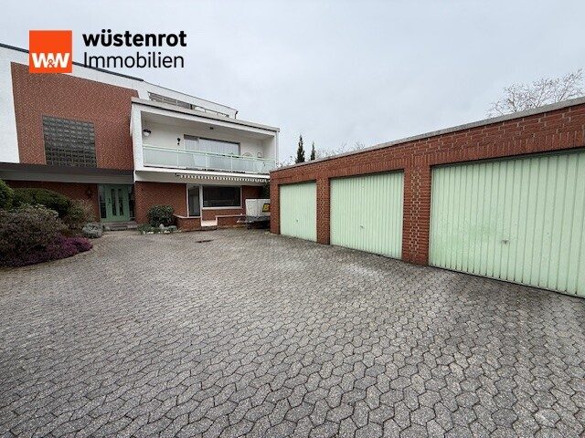 Immobilienangebot - Neuwied / Niederbieber - Alle - Attraktives Zweifamilienhaus mit Garten, großem Hof und Garagen