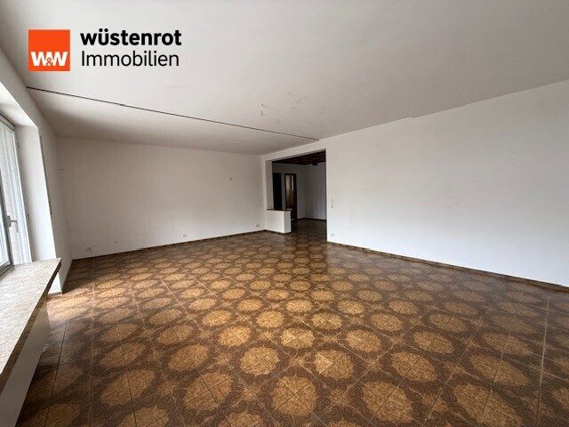 Immobilienangebot - Neuwied / Niederbieber - Alle - Attraktives Zweifamilienhaus mit Garten, großem Hof und Garagen
