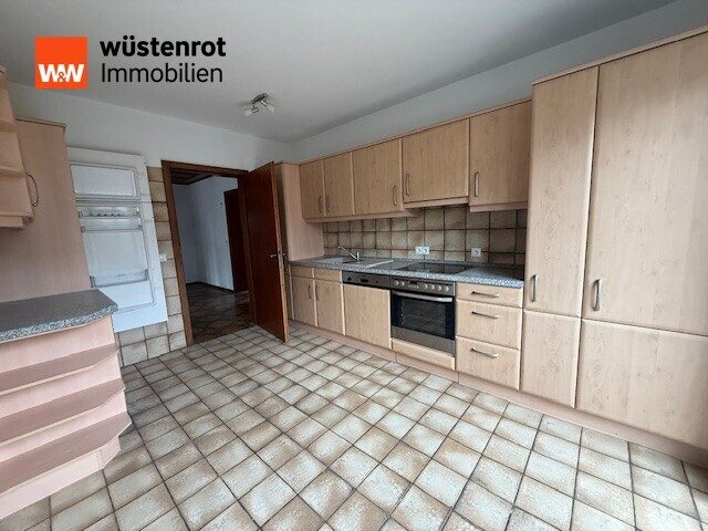 Immobilienangebot - Neuwied / Niederbieber - Alle - Attraktives Zweifamilienhaus mit Garten, großem Hof und Garagen