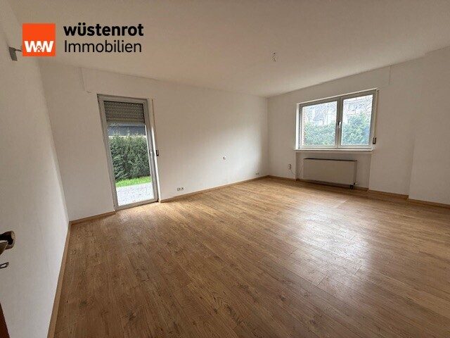 Immobilienangebot - Neuwied / Niederbieber - Alle - Attraktives Zweifamilienhaus mit Garten, großem Hof und Garagen