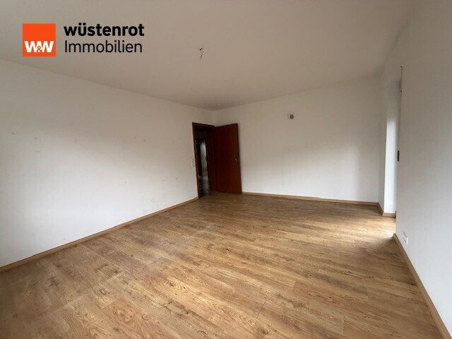 Immobilienangebot - Neuwied / Niederbieber - Alle - Attraktives Zweifamilienhaus mit Garten, großem Hof und Garagen