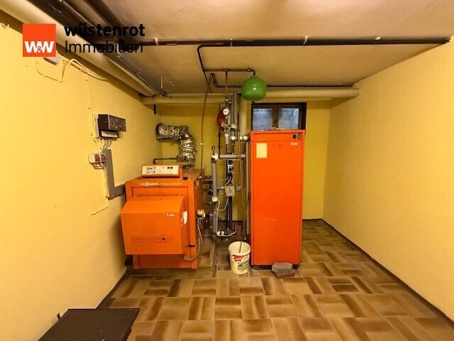 Immobilienangebot - Neuwied / Niederbieber - Alle - Attraktives Zweifamilienhaus mit Garten, großem Hof und Garagen