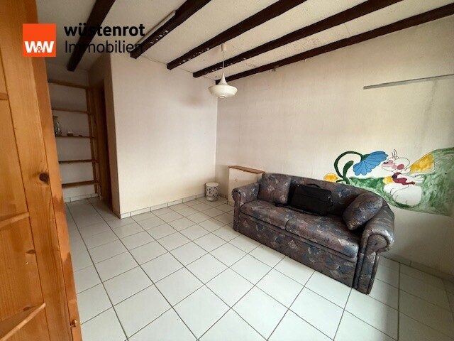 Immobilienangebot - Neuwied / Niederbieber - Alle - Attraktives Zweifamilienhaus mit Garten, großem Hof und Garagen