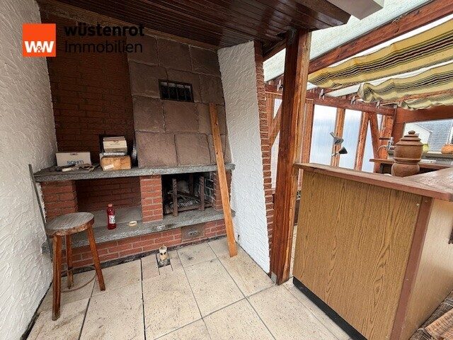 Immobilienangebot - Neuwied / Niederbieber - Alle - Attraktives Zweifamilienhaus mit Garten, großem Hof und Garagen