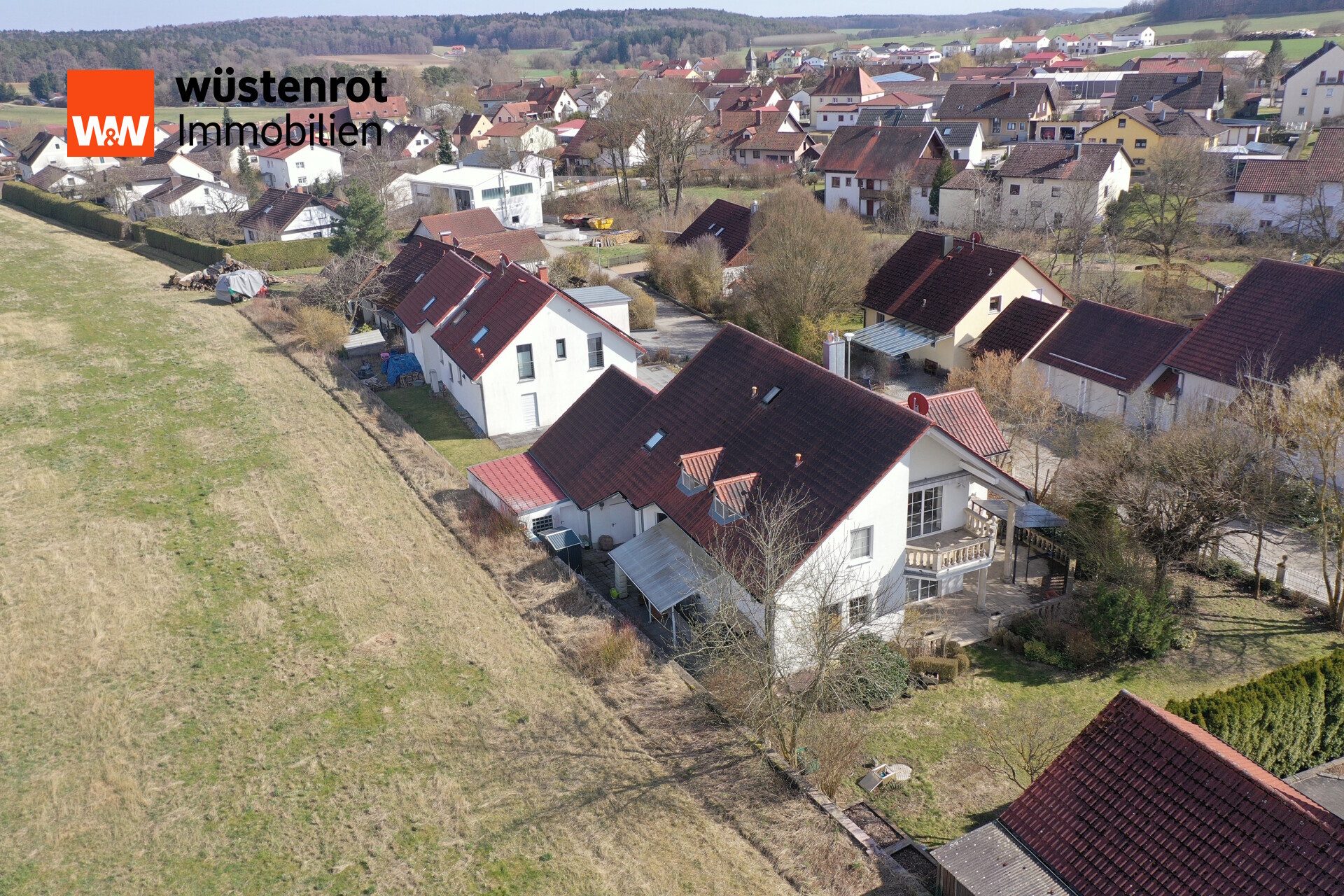 Immobilienangebot - Brunn - Alle - Großzügiges EFH in ruhiger Lage in Brunn/Laaber – auch für 2 Generationen, sofort bezugsfrei