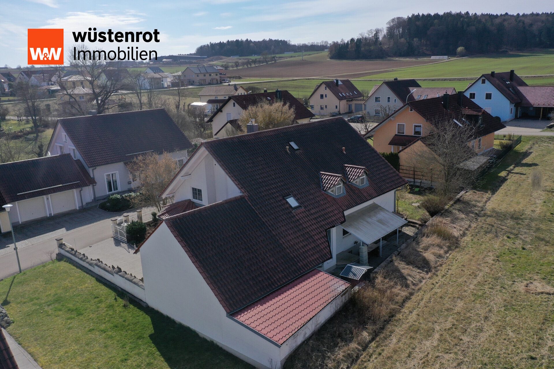 Immobilienangebot - Brunn - Alle - Großzügiges EFH in ruhiger Lage in Brunn/Laaber – auch für 2 Generationen, sofort bezugsfrei